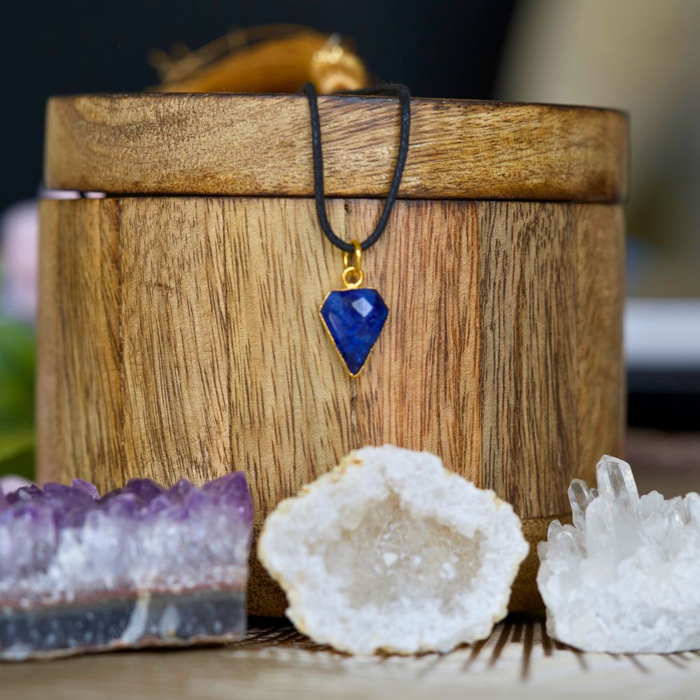 
                  
                    SAPHIR Kette - innere Ruhe Halskette Dein Heiliges Chakra
                  
                