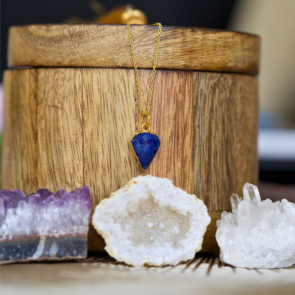 
                  
                    SAPHIR Kette - innere Ruhe Halskette Dein Heiliges Chakra
                  
                