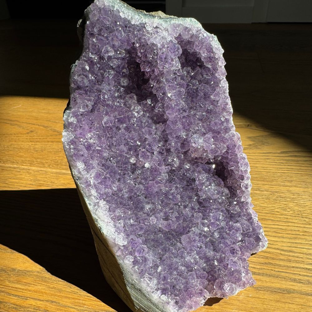 
                  
                    AMETHYST GEODE/DRUSE - Innere Ruhe/Schlaf Kristalle Dein Heiliges Chakra
                  
                