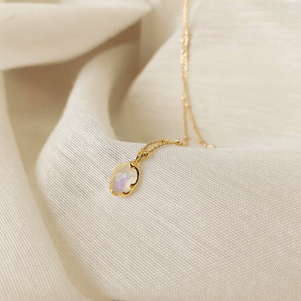 Tropfen Mondstein Halskette - Intuition & Weiblichkeit Halskette Dein Heiliges Chakra Gold