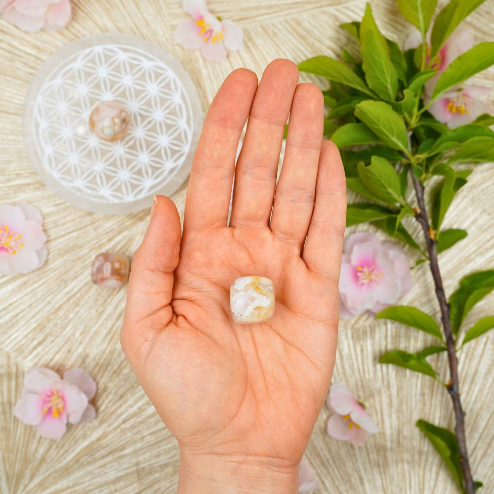 
                  
                    KIRSCHBLÜTEN ACHAT Trommelstein - Ruhe und Harmonie Kristalle Dein Heiliges Chakra
                  
                