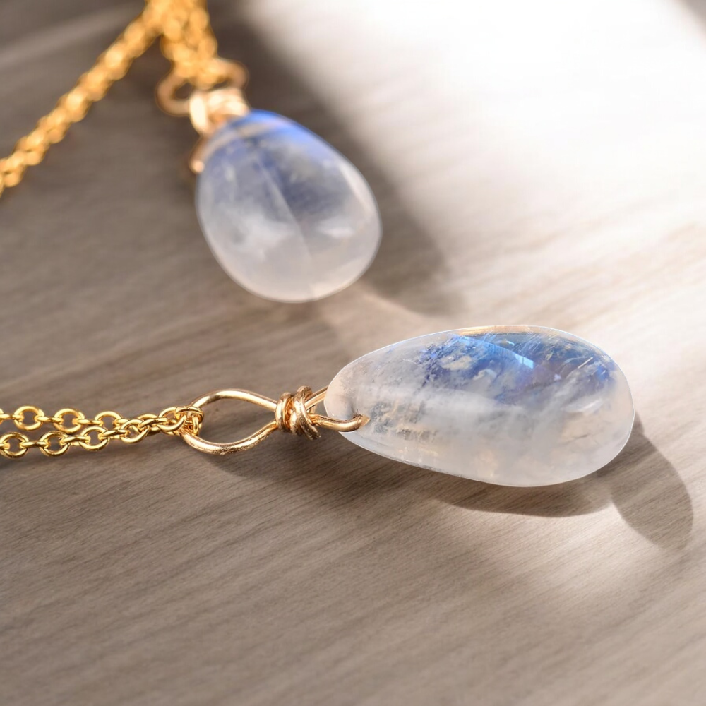 
                  
                    Mondstein Tropfen - Feminine Energie Dein Heiliges Chakra
                  
                