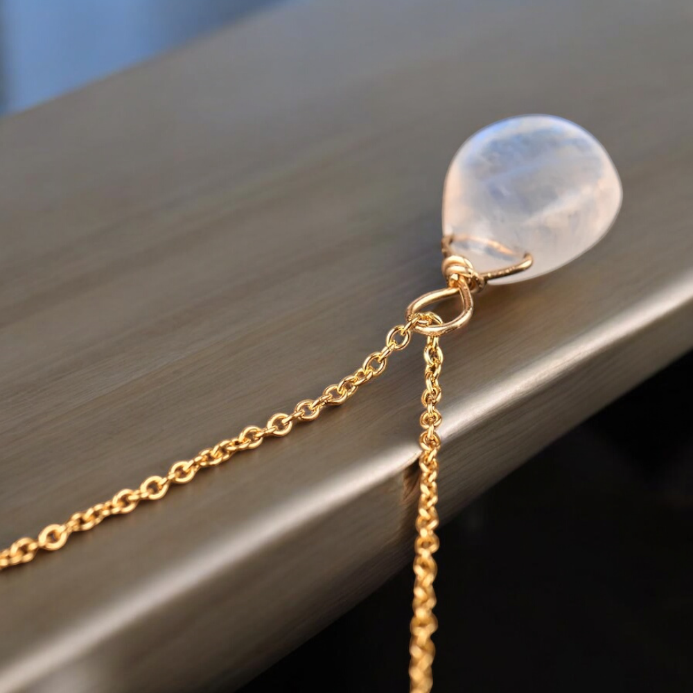 
                  
                    Mondstein Tropfen - Feminine Energie Dein Heiliges Chakra
                  
                