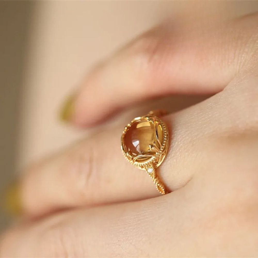
                  
                    BERNSTEIN Moon Ring - Kraft, Mut Ringe Dein Heiliges Chakra
                  
                