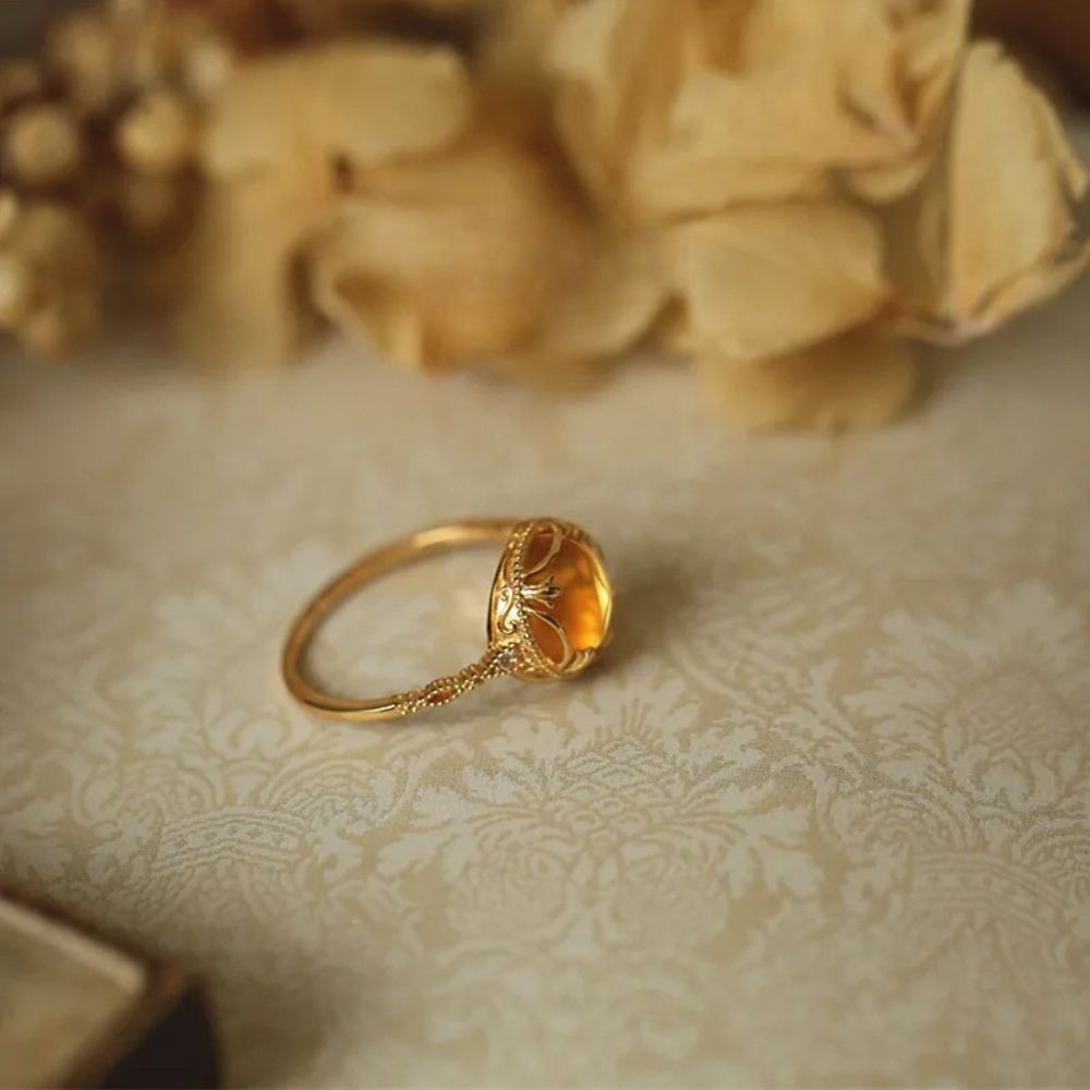 
                  
                    BERNSTEIN Moon Ring - Kraft, Mut Ringe Dein Heiliges Chakra
                  
                