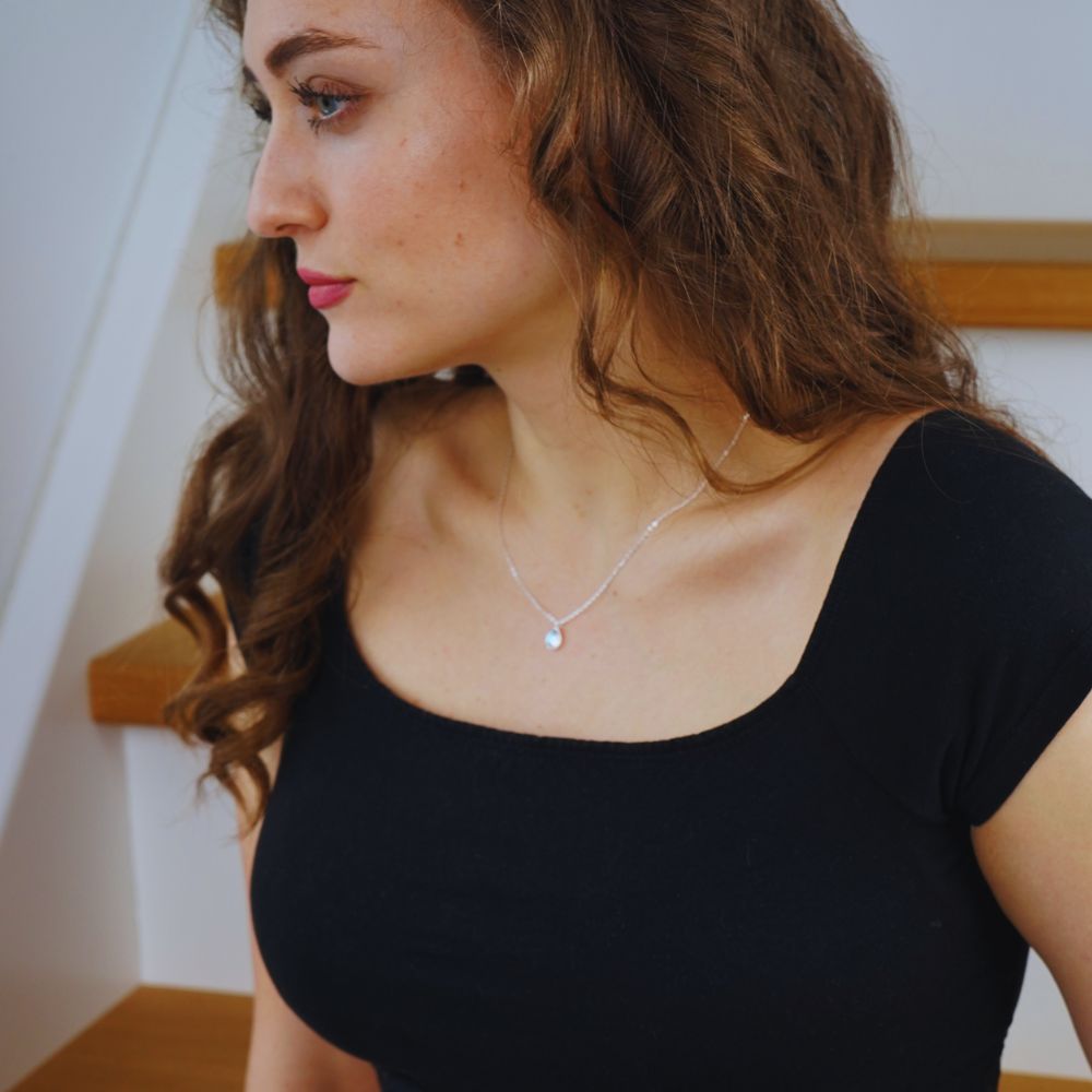 
                  
                    Tropfen Mondstein Halskette - Feminine Energie Halskette Dein Heiliges Chakra
                  
                